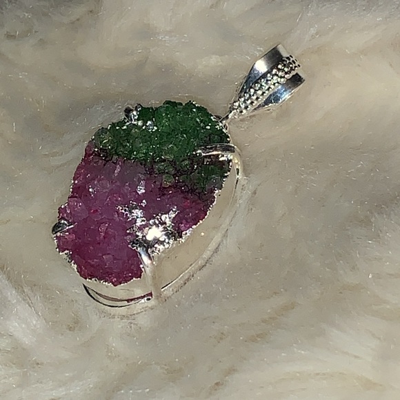 Green and pink natural Druzy healing crystal pendant - Picture 2 of 8